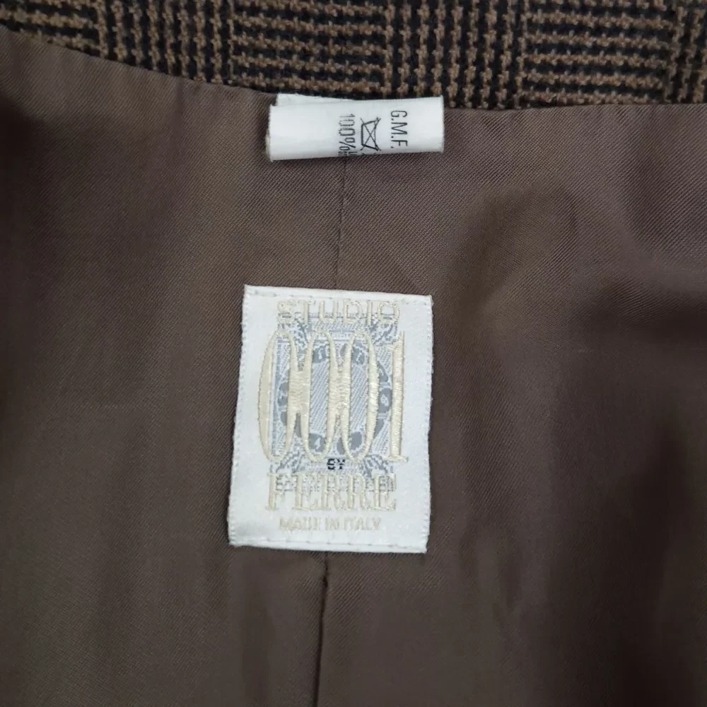 Ferrè label