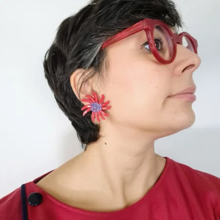 Orecchini grandi rossi a forma di fiore