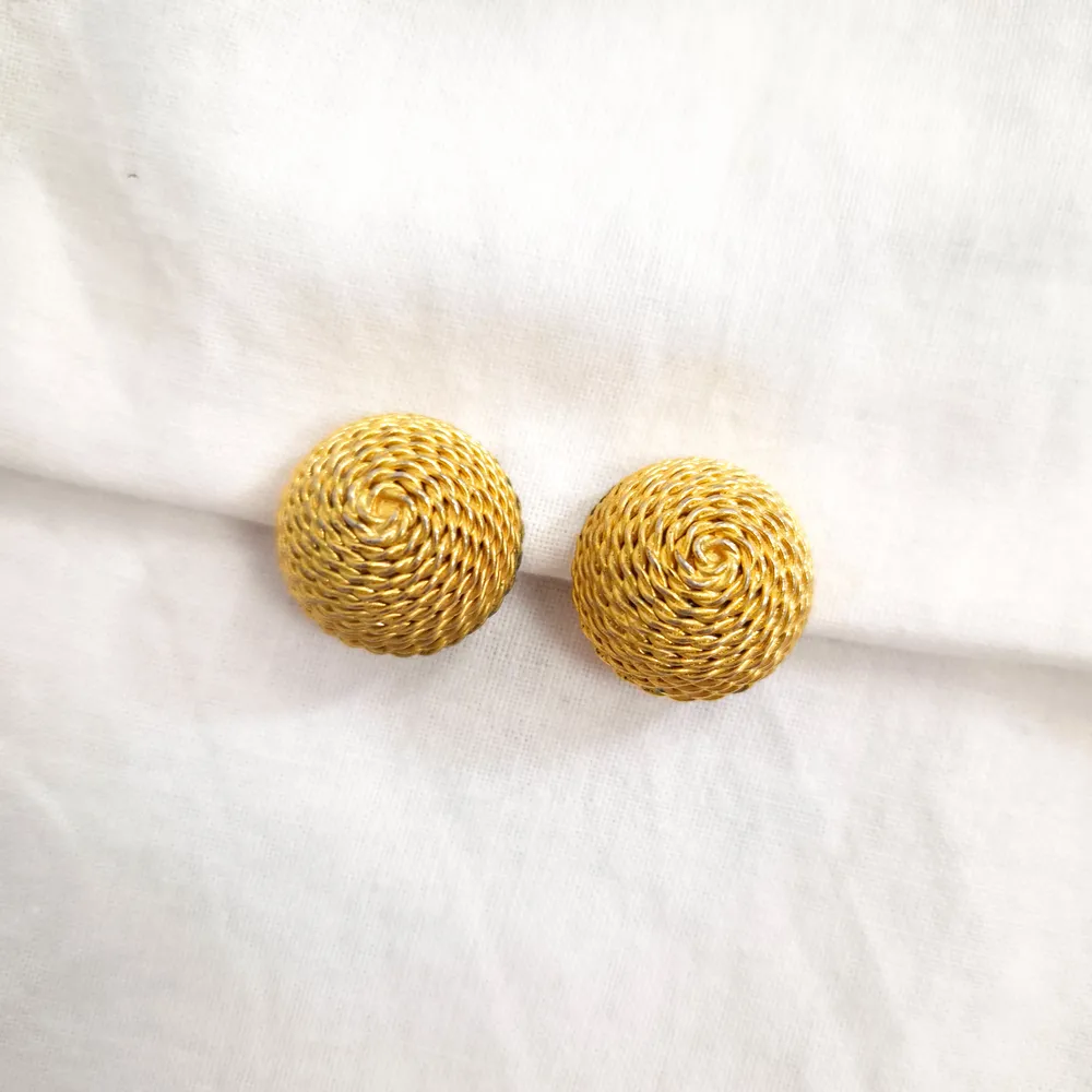 Orecchini piccoli dorati