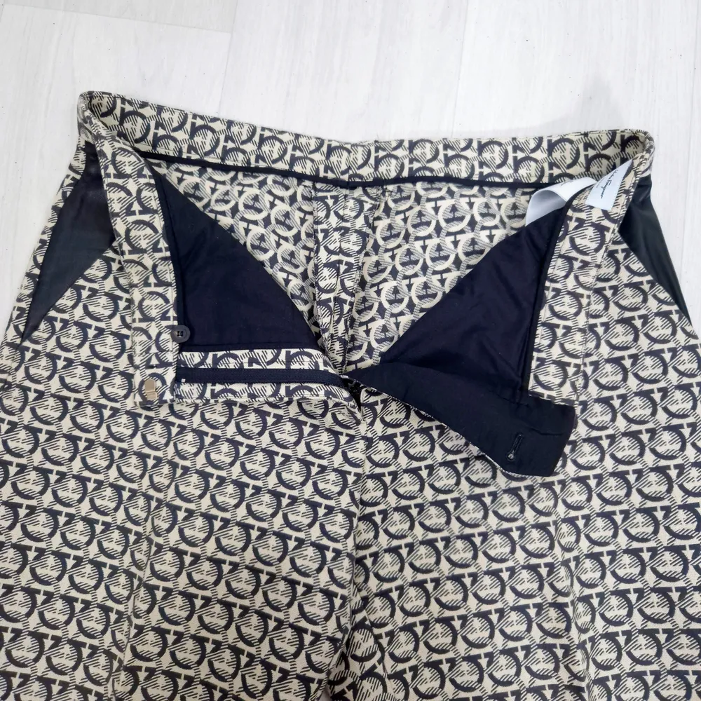 pantaloni gancini