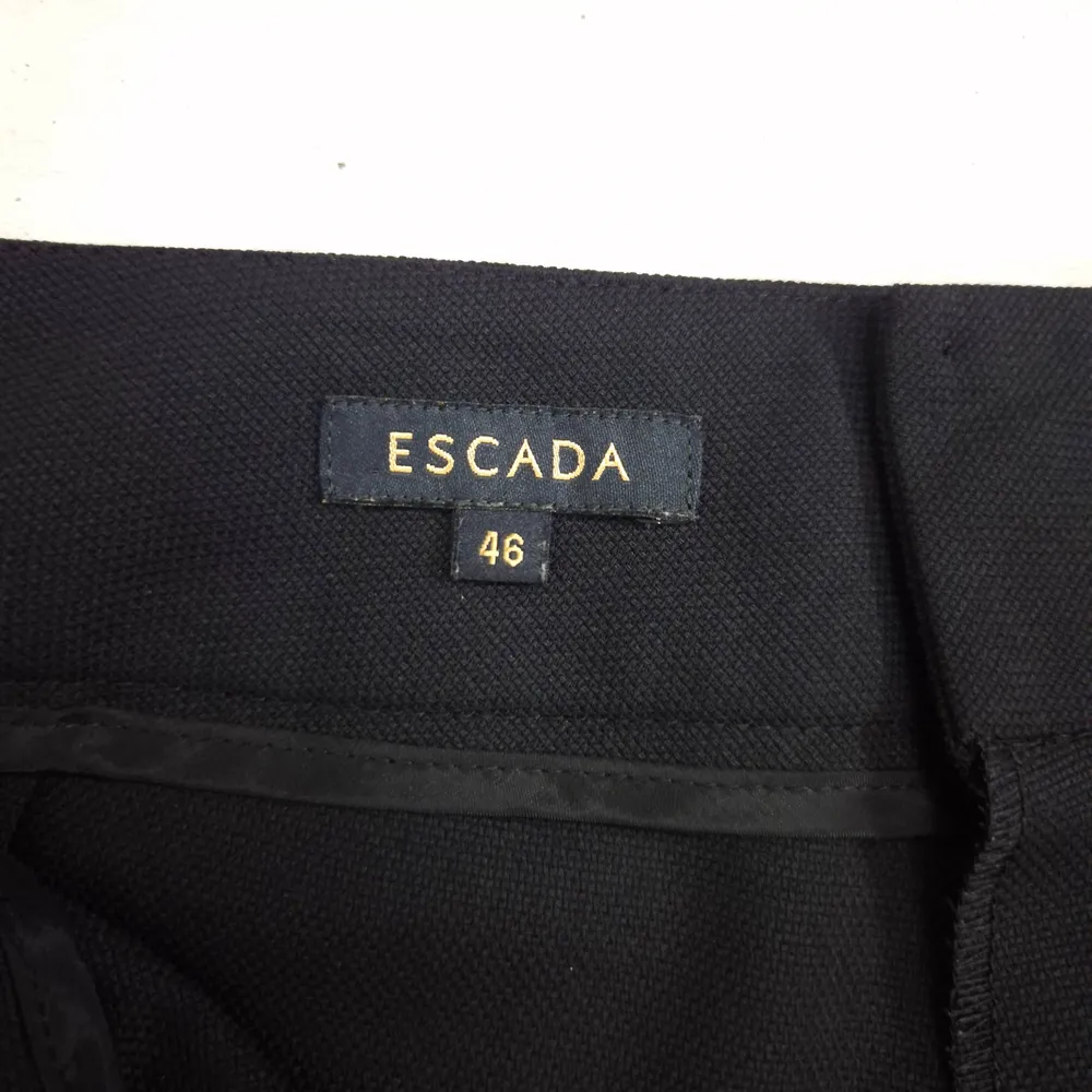 pantaloni escada