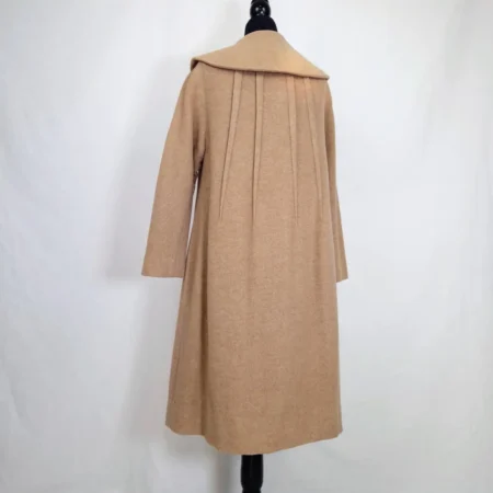 Cappotto anni '60 con grandi bottoni