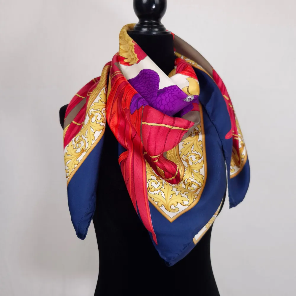 Salvatore Ferragamo foulard in seta con pappagalli 90s - immagine 3